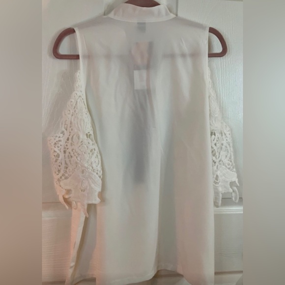 NWT, LACE COLD SHOULDER ZIP UP TOP SIZE XL - Picture 8 of 9
